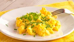 Perfektes Rührei wie im Restaurant zuzubereiten, ist ganz einfach: Hier sind 6 Geheimnisse